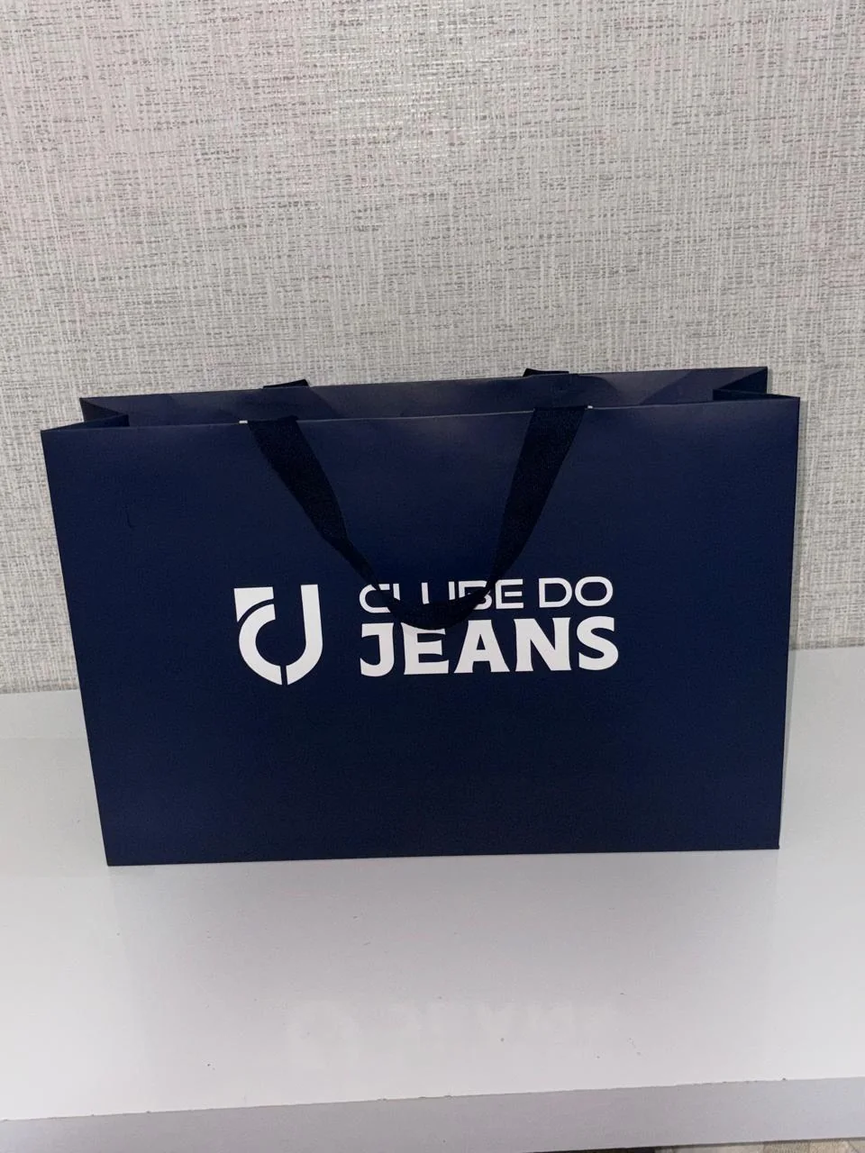 Sacola em papel duplex 225g produzida pela JP Embalagens